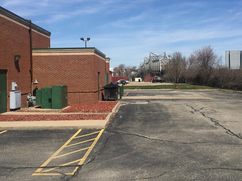 More Photos Of 900 Riverside Dr, East Peoria Restaurant For Sale