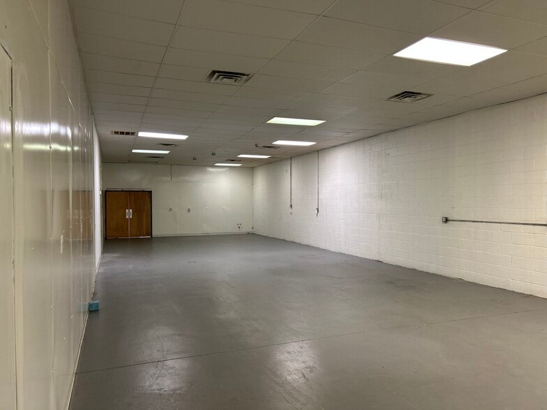 More Photos Of 37 Industrial Blvd, Paoli Light Manufacturing For Sale