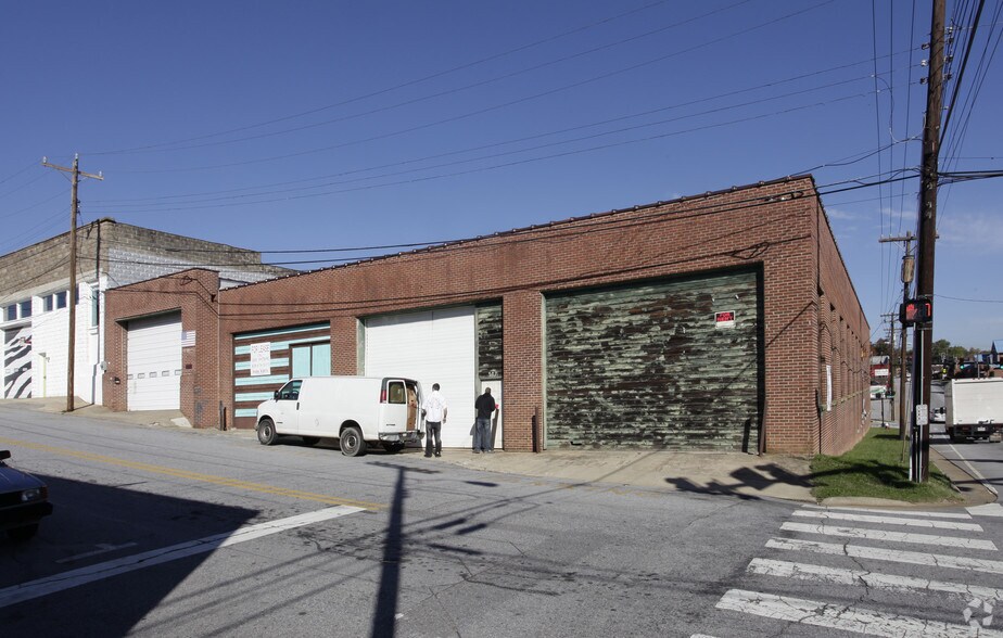 Primary Photo Of 147 1st Ave E, Hendersonville Light Manufacturing For Lease