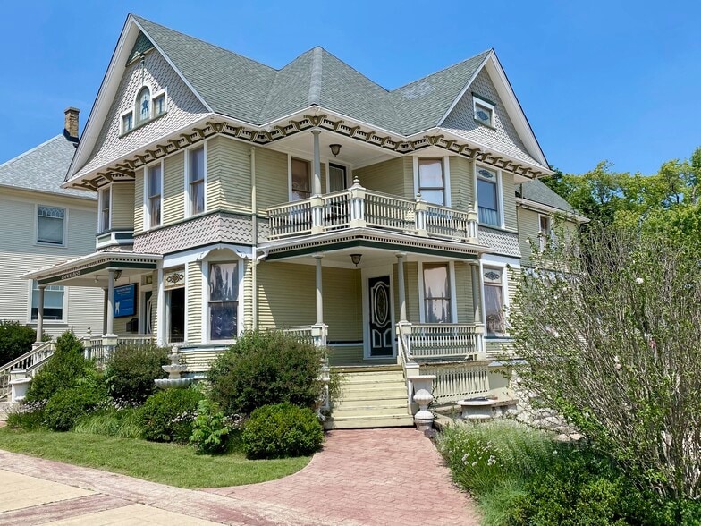 More Photos Of 204 W Main St, Barrington Medical For Sale