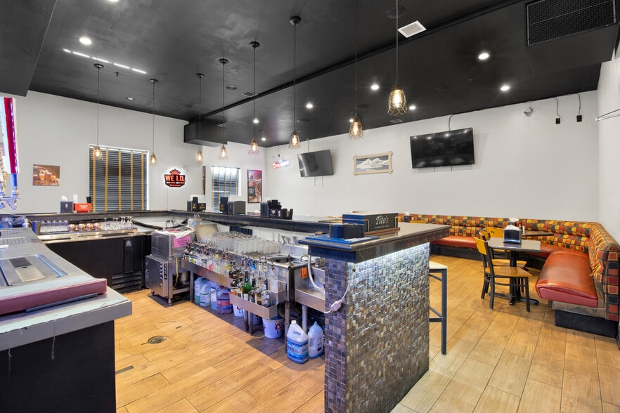 More Photos Of 410 Us Highway 79 S, Henderson Hotel For Lease