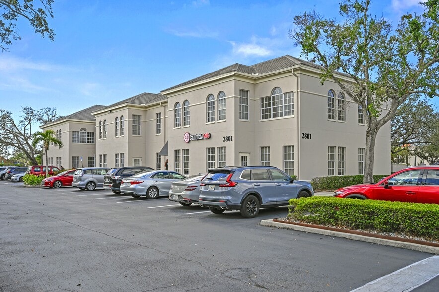 More Photos Of 2801 Fruitville Rd, Sarasota Medical For Lease