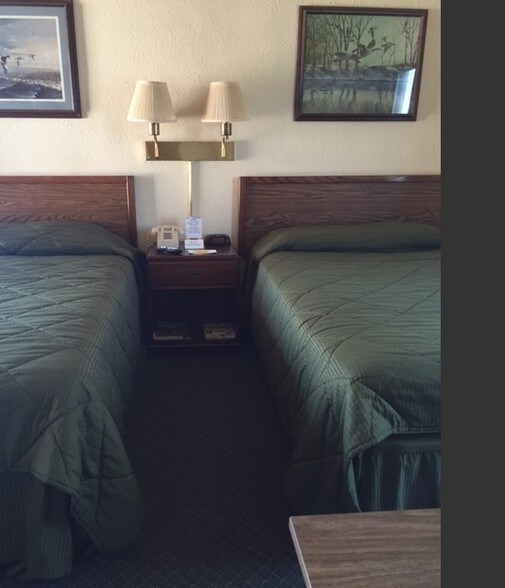More Photos Of 100 Silver St, Hurley Hotel For Sale