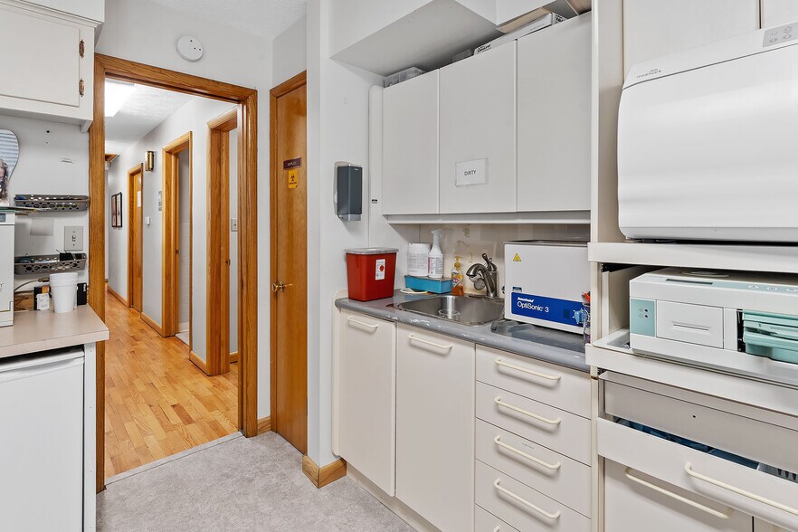 More Photos Of 711 N Pike St, Grafton Office For Sale