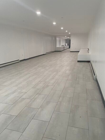 More Photos Of 13440 Blossom Ave, Flushing Office For Sale