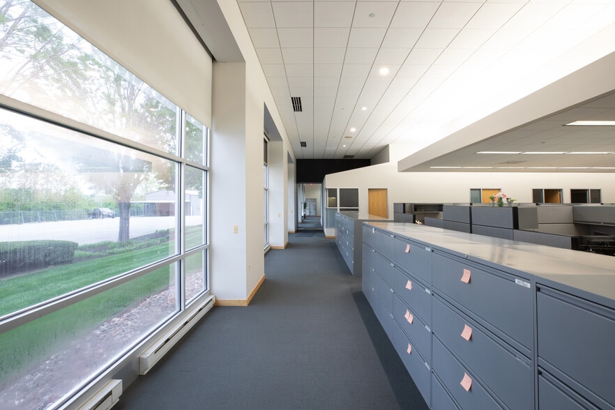 More Photos Of 3200 Manchester Tfwy, Kansas City Office For Sale