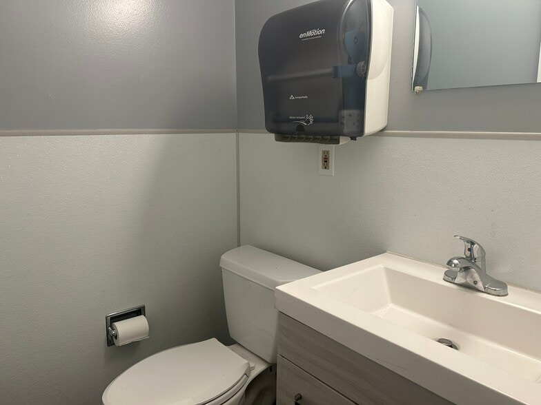 More Photos Of 5151 E 56th Ave, Commerce City Manufacturing For Sale