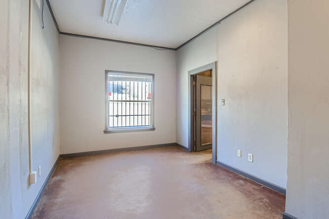More Photos Of 513 Thompson Ln, Austin Flex For Lease