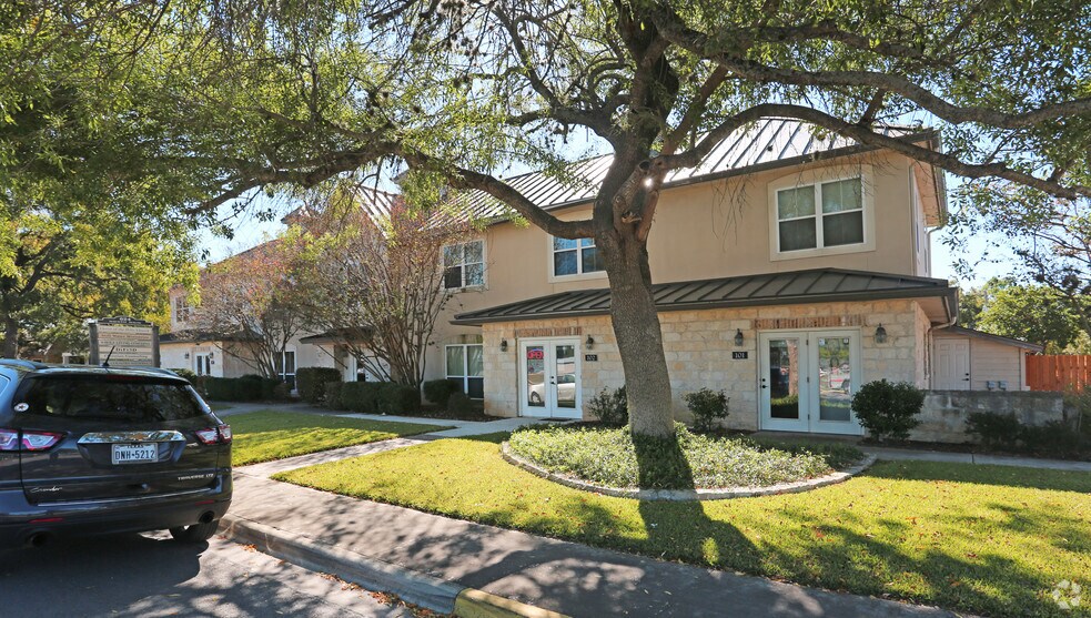 More Photos Of 624 N Main St, Boerne Office For Sale