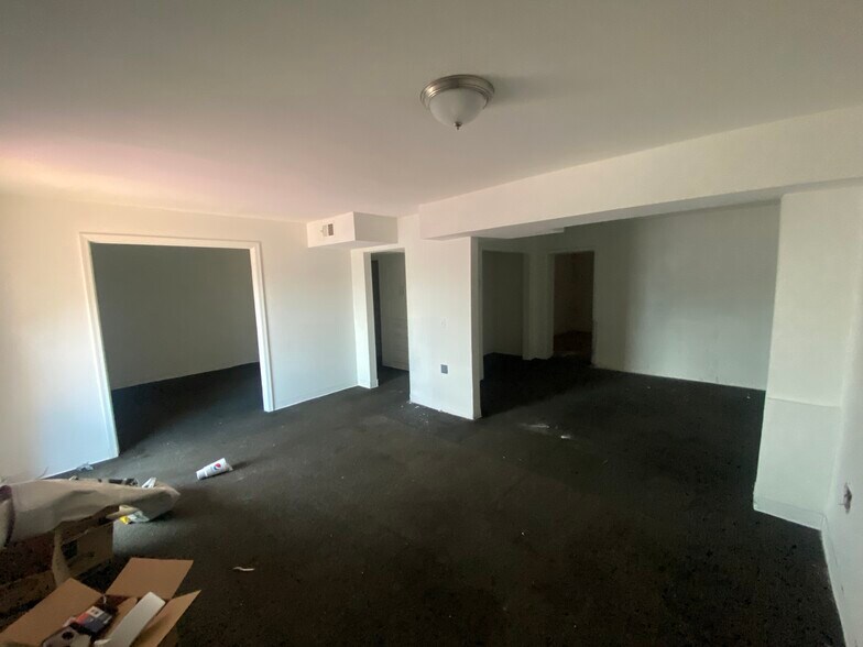 More Photos Of 4810 W Glendale Ave, Glendale Office For Sale