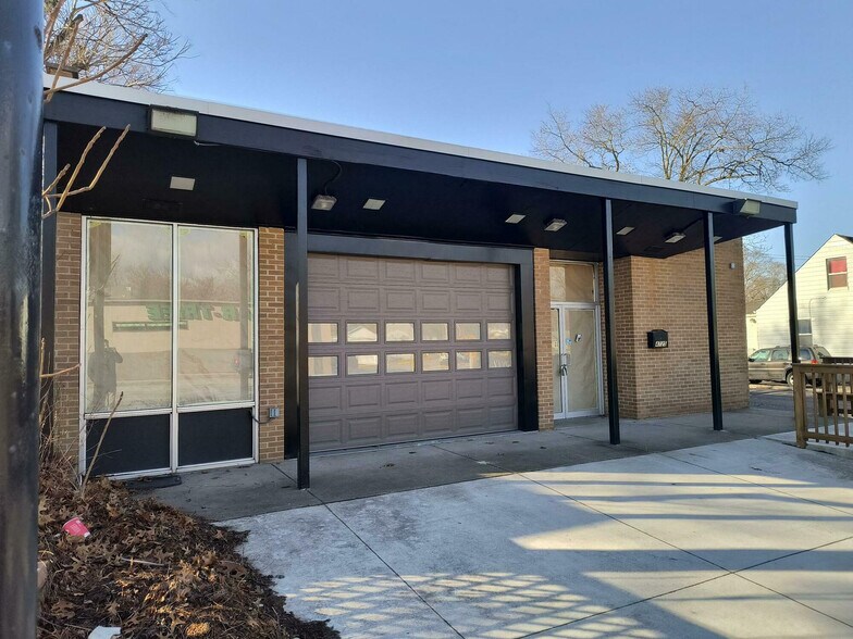 More Photos Of 4725 Central Ave, Lake Station Freestanding For Lease