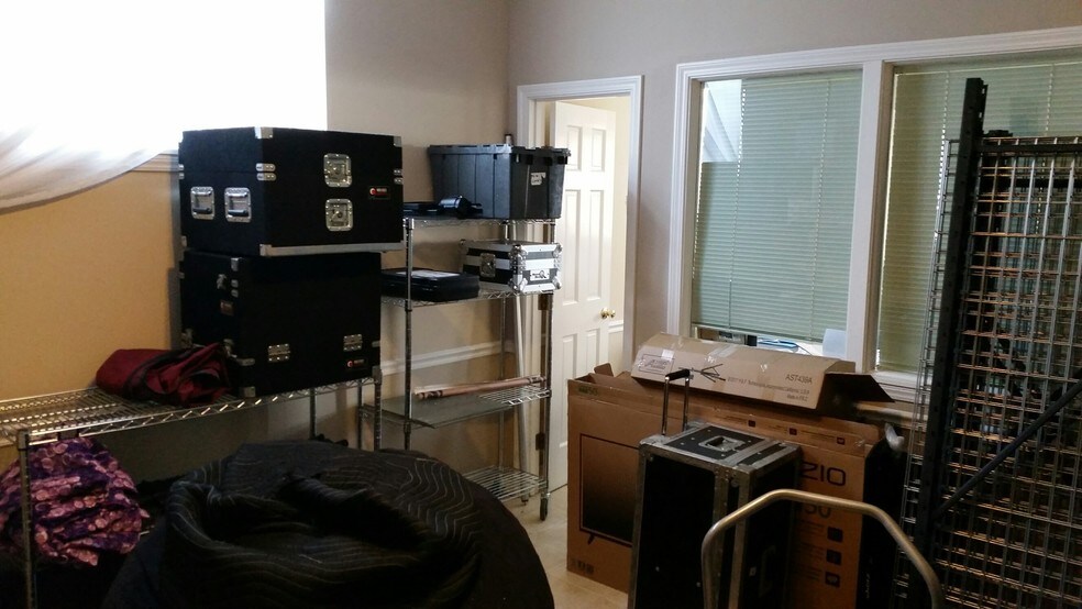 More Photos Of 9140 Broadway Ave, Brookfield Office For Sale