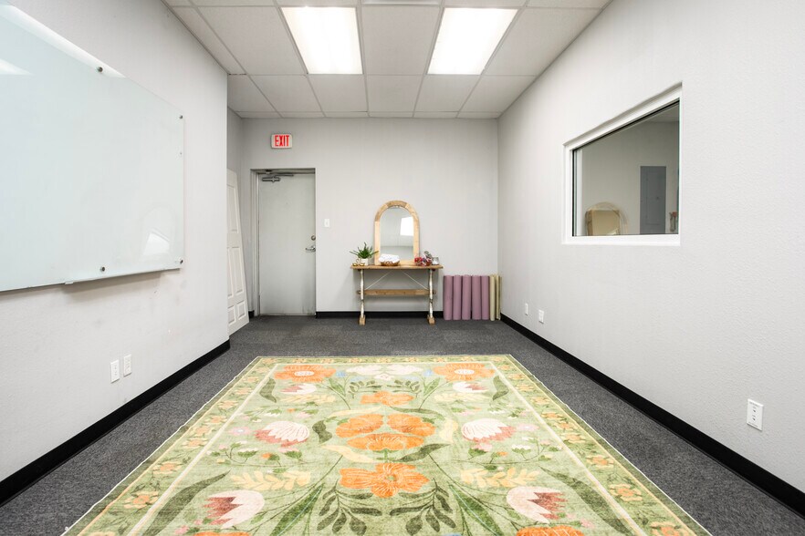 More Photos Of 16637 Old Jacksonville Hwy, Tyler Storefront Retail Office For Lease