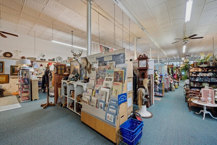 More Photos Of 321 N Main St, Bonham General Retail For Sale