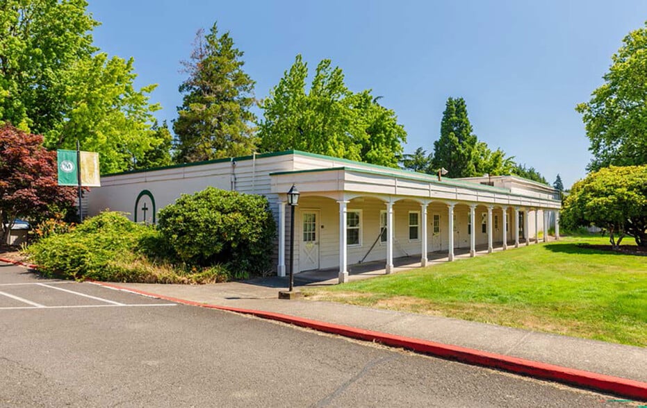 More Photos Of 8435 NE Glisan St, Portland Specialty For Sale