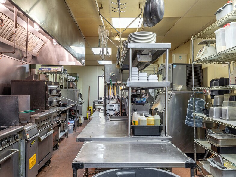 More Photos Of 388 Broad St, Bristol General Retail For Sale