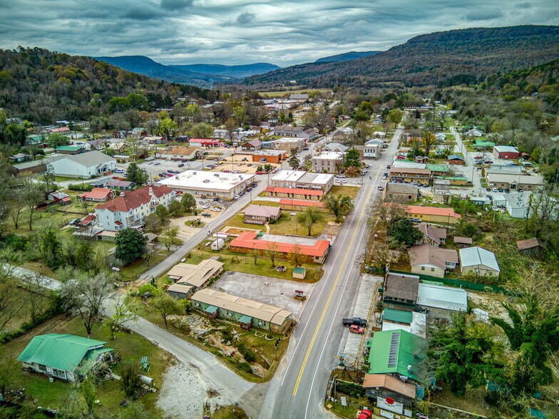 More Photos Of 208 Court St, Jasper Hotel For Sale