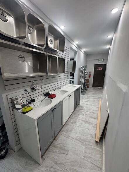 More Photos Of 71 W Illiana St, Orlando Warehouse For Sale
