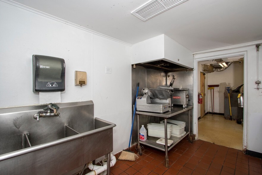 More Photos Of 300 N Northwest Hwy, Palatine Restaurant For Sale