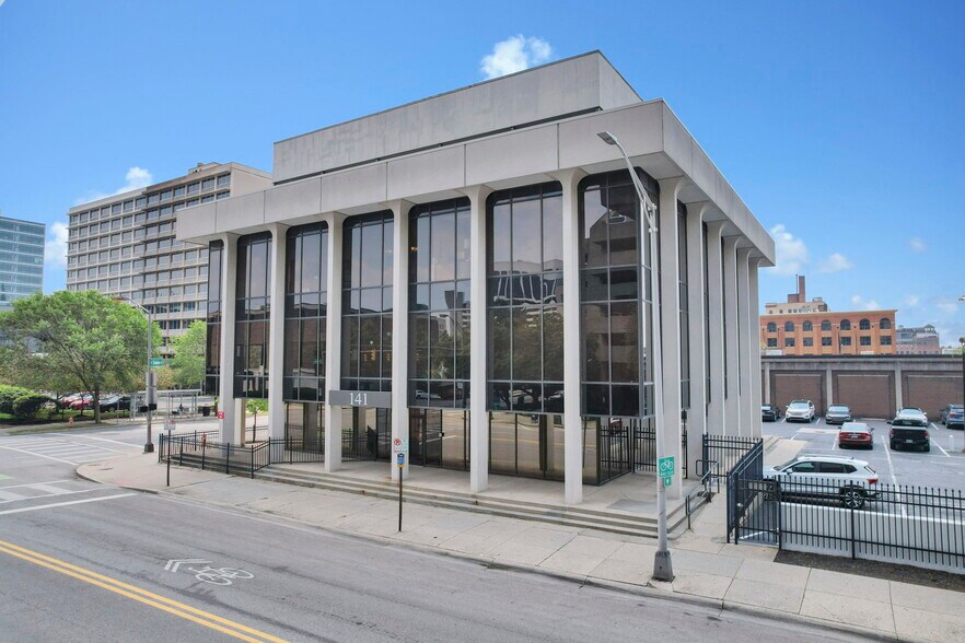 More Photos Of 141 E Town St, Columbus Office Residential For Lease