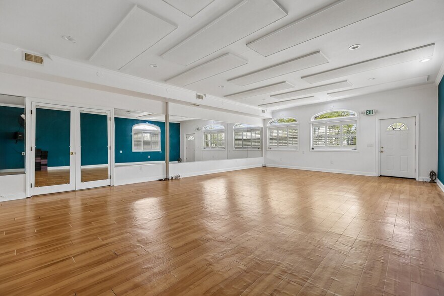 More Photos Of 622 Main St, Avon By The Sea Storefront Retail Residential For Sale