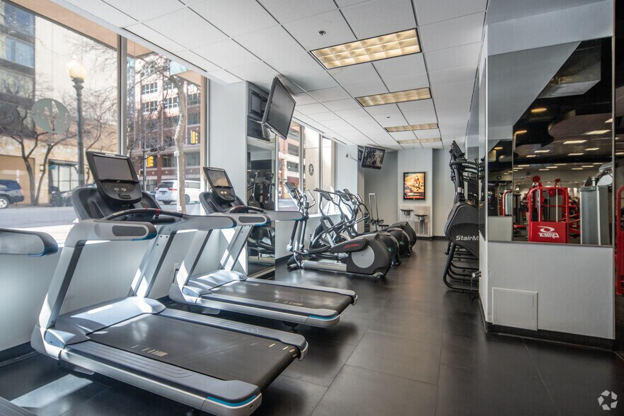 More Photos Of 777 Main St, Fort Worth Office For Lease
