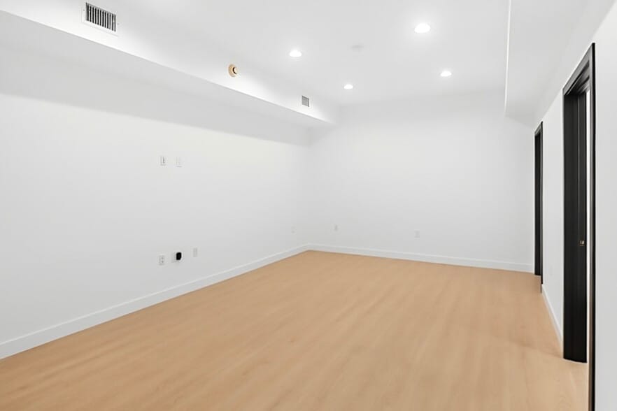 More Photos Of 14852 Ventura Blvd, Sherman Oaks Loft Creative Space For Lease
