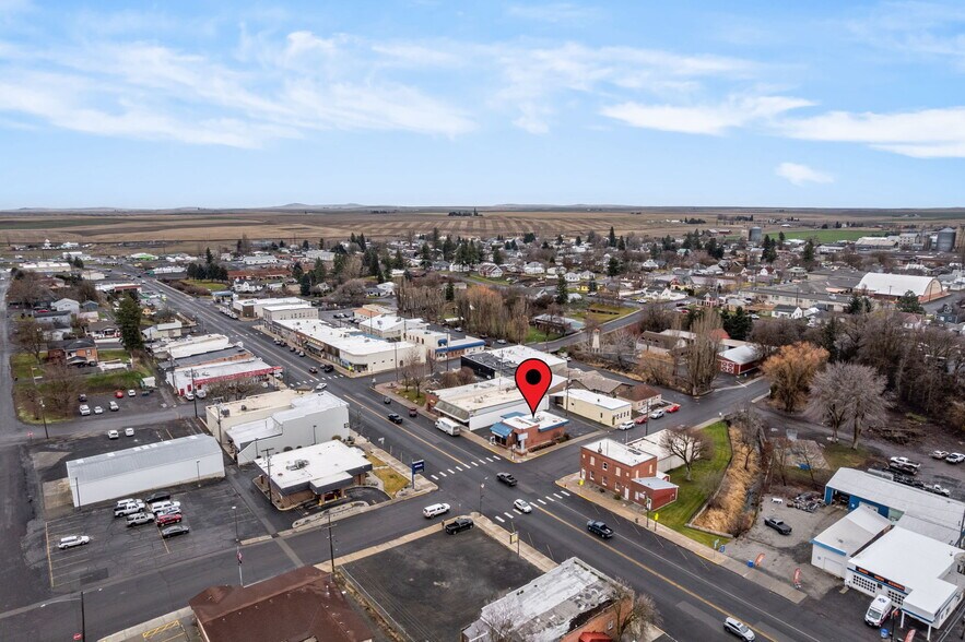 More Photos Of 639 Morgan St, Davenport Bank For Lease