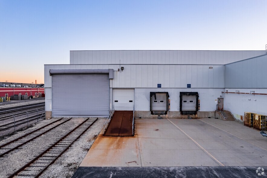 More Photos Of 4101 W Burnham St, West Milwaukee Manufacturing For Sale