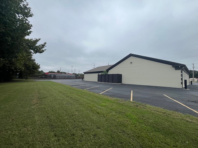 More Photos Of 1001 N Council Rd, Oklahoma City Office For Lease