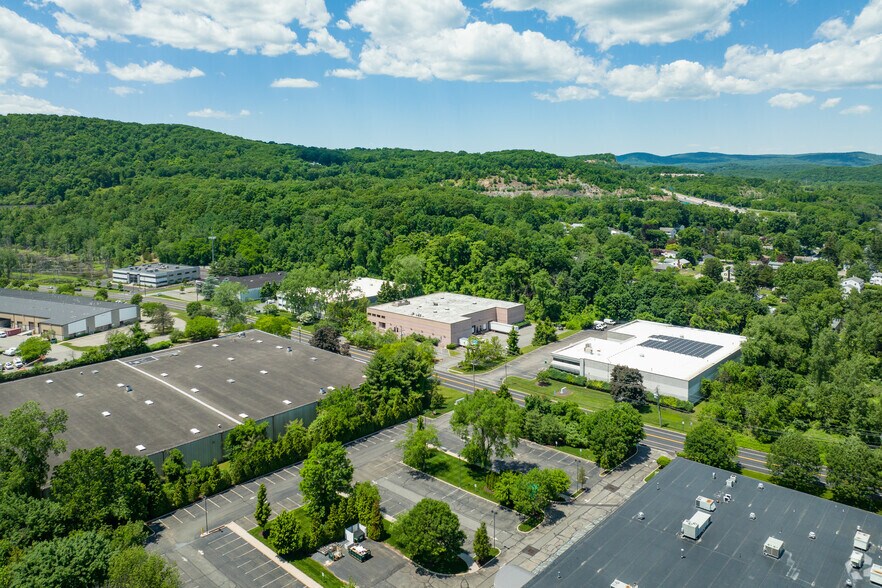 More Photos Of 237 West Pky, Pompton Plains Warehouse For Lease