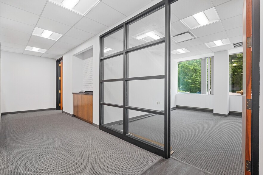 More Photos Of 118 N Bedford Rd, Mount Kisco Office For Lease