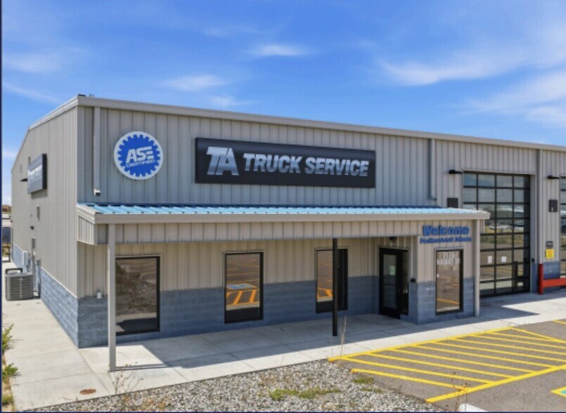 More Photos Of 7176 Nugget, Evansville Service Station For Lease