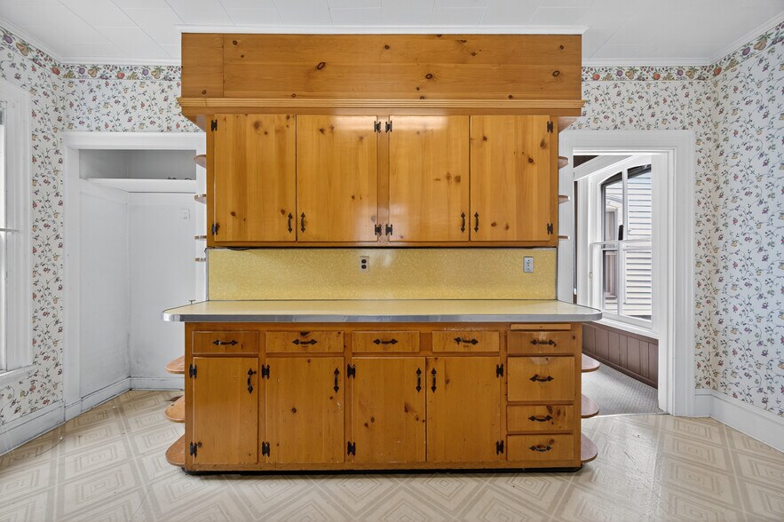 More Photos Of 59 Montgomery St, Poughkeepsie Funeral Home For Sale