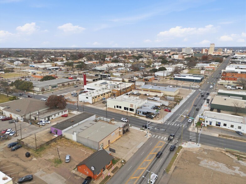 More Photos Of 1801 Franklin Ave, Waco Flex For Sale