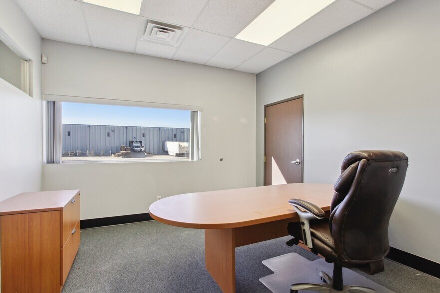More Photos Of 5961-5975 Broadway, Denver Warehouse For Lease