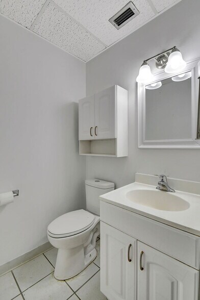 More Photos Of 101 N J St, Lake Worth Office For Lease
