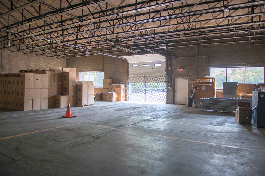 More Photos Of 3866-3870 N Fratney St, Milwaukee Warehouse For Lease