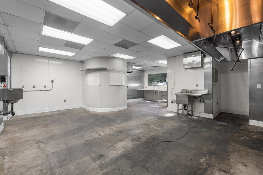 More Photos Of 310-315 S Robertson Blvd, Los Angeles Storefront For Lease