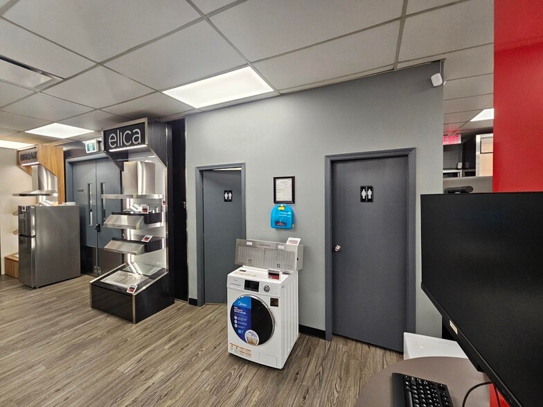 More Photos Of 7637 Edmonds St, Burnaby Storefront Retail Office For Lease