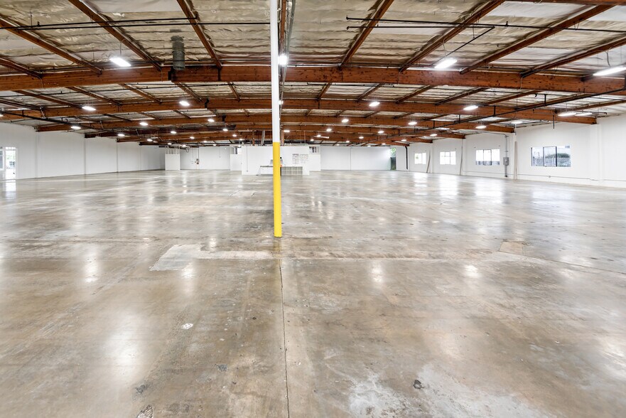 More Photos Of 10150-10200 Jefferson Blvd, Culver City Warehouse For Lease