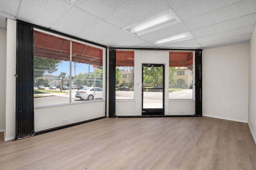 More Photos Of 12035 Magnolia Blvd, Valley Village Storefront Retail Residential For Sale