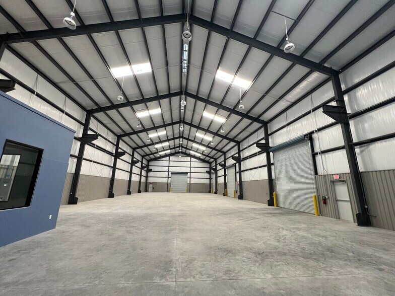 More Photos Of 18630 Intercontinental Crossing Dr, Houston Warehouse For Lease