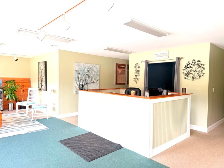 More Photos Of 6985 Woodstock Rd, Hartford Office For Lease