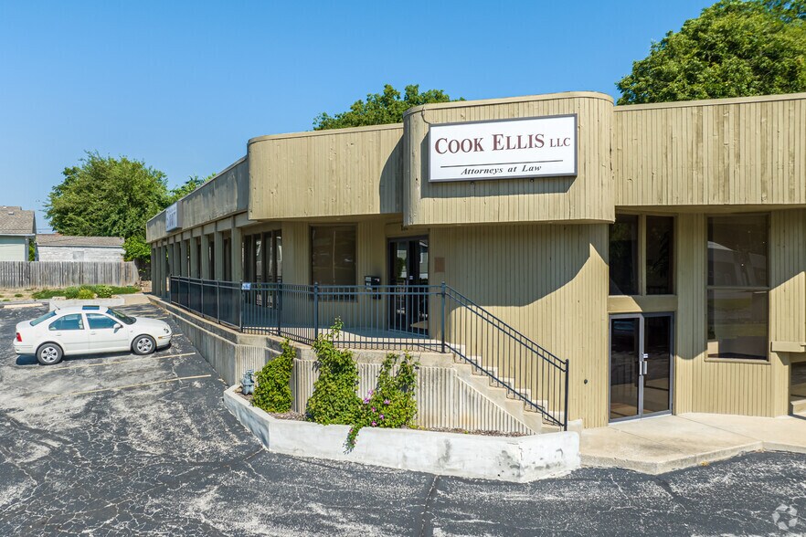 More Photos Of 136 E Walnut St, Independence Office For Lease