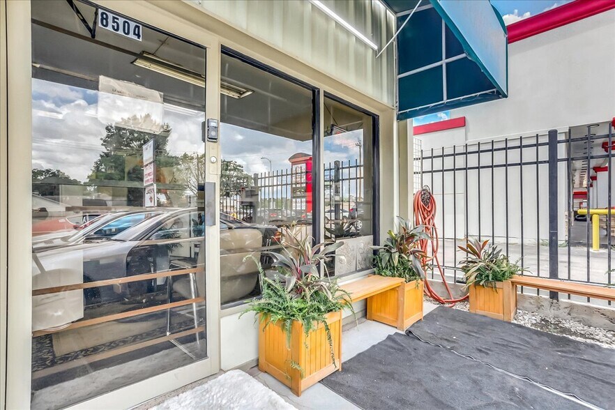 More Photos Of 8504 Hillcroft St, Houston Warehouse For Sale