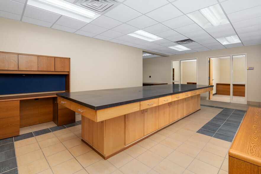 More Photos Of 3702 Hy Point Blvd, Rolla Industrial For Sale