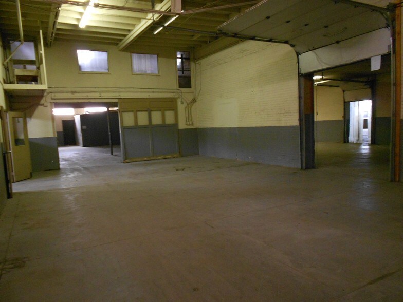 More Photos Of 218 Elm St, Abilene Flex For Sale