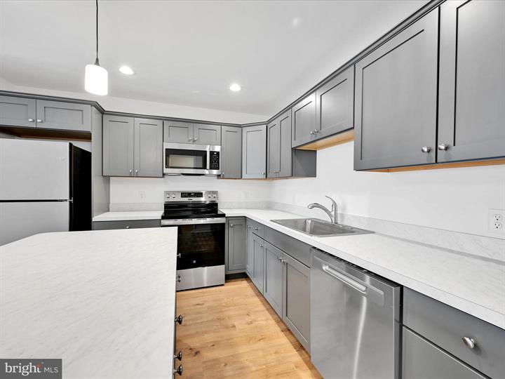 More Photos Of 336-338 Main St, Denver Storefront Retail Residential For Lease