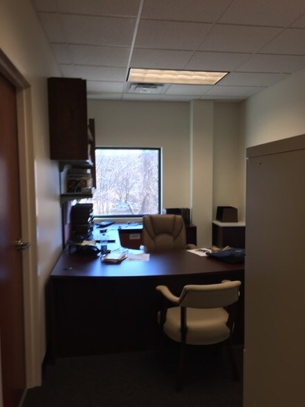 More Photos Of 100 Tolland Tpke, Manchester Storefront Retail Office For Lease